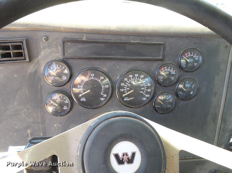 image for item BJ9952 2002 Western Star 4864FX crane truck