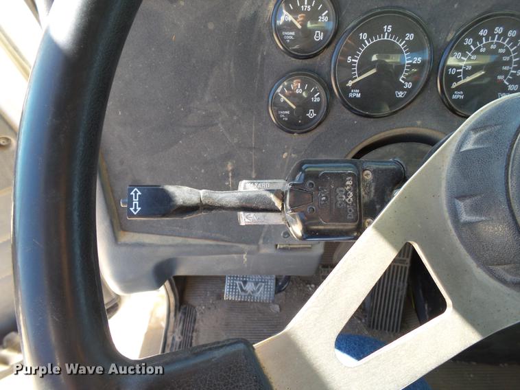 image for item BJ9952 2002 Western Star 4864FX crane truck