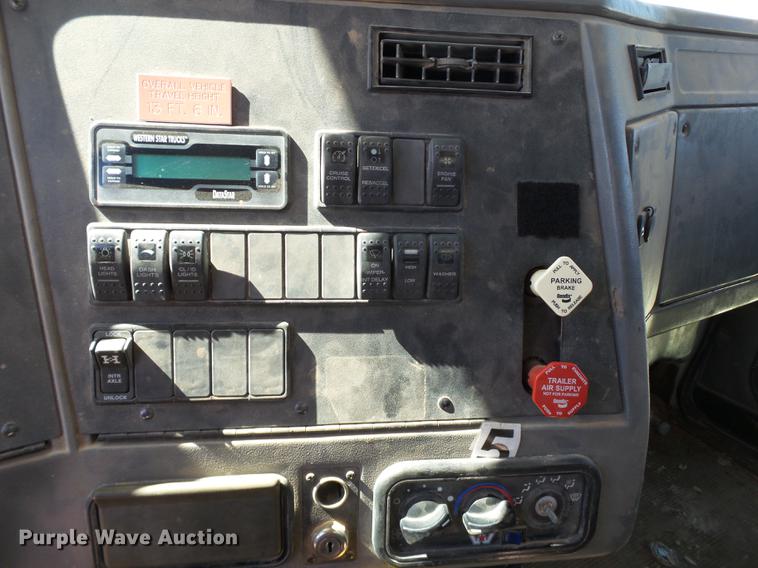 image for item BJ9952 2002 Western Star 4864FX crane truck