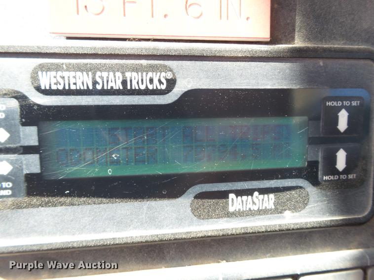 image for item BJ9952 2002 Western Star 4864FX crane truck