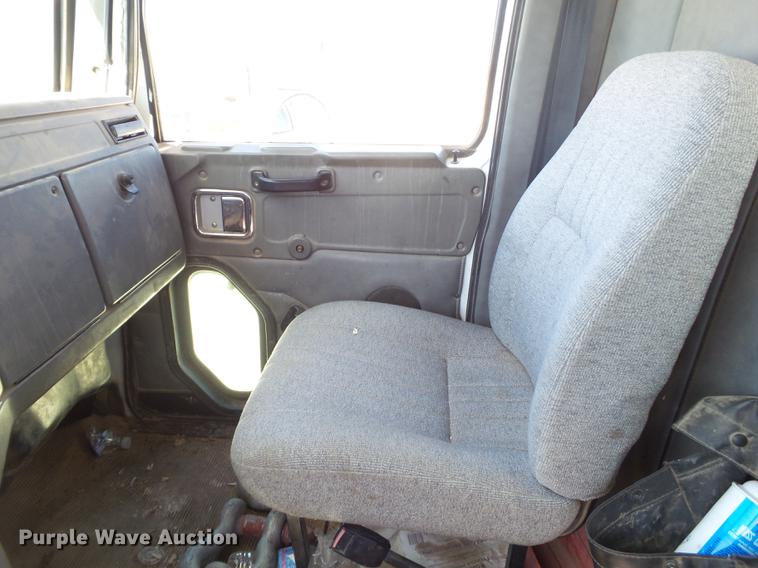 image for item BJ9952 2002 Western Star 4864FX crane truck