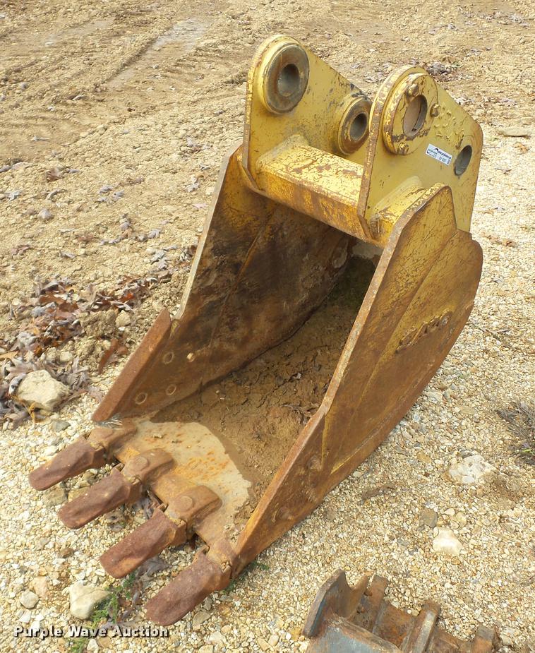 Esco excavator bucket in Gravois Mills, MO Item BV9207 sold Purple Wave