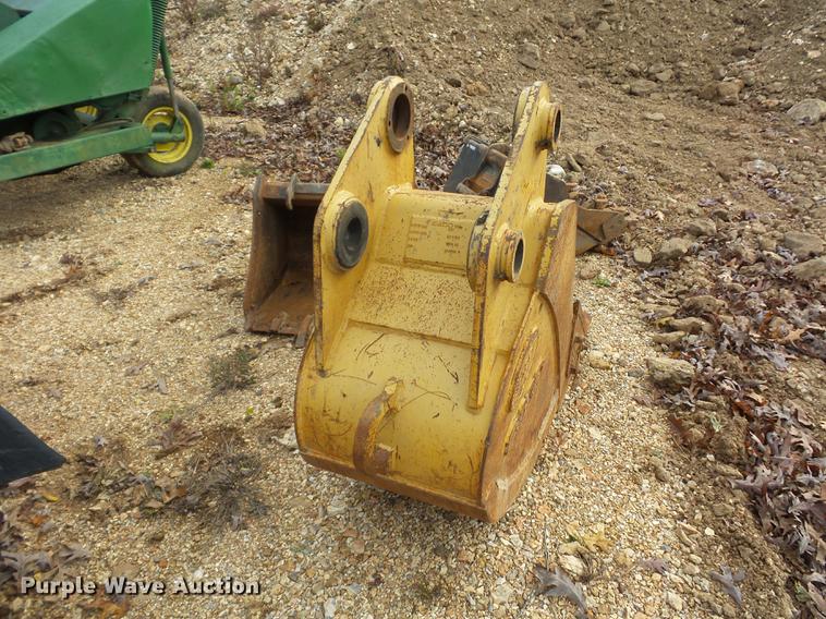 Esco excavator bucket in Gravois Mills, MO Item BV9207 sold Purple Wave