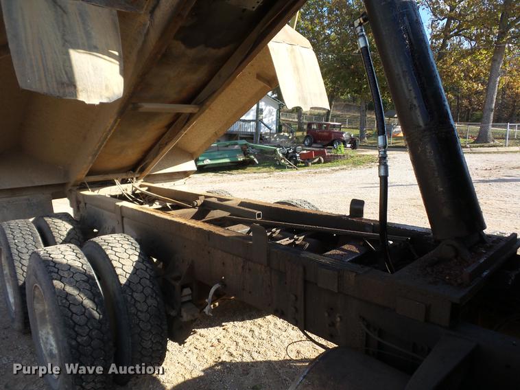 image for item BV9212 1981 Freightliner FLC dump truck