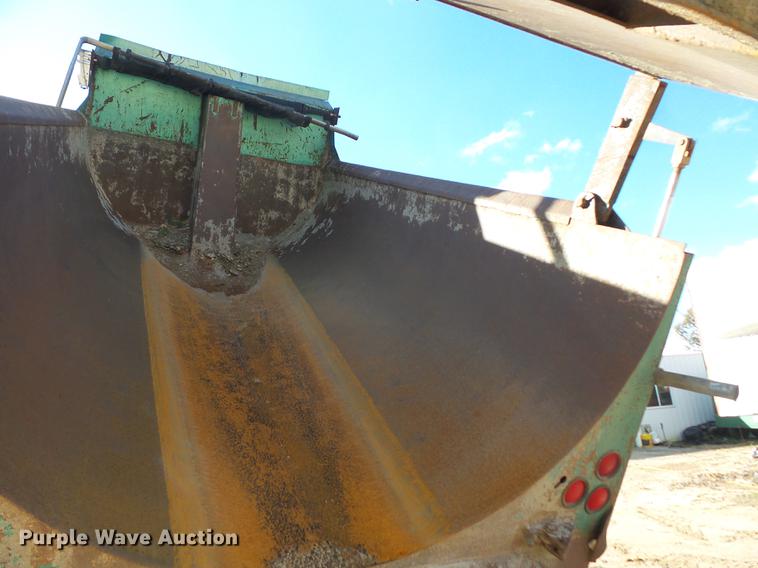 image for item BV9212 1981 Freightliner FLC dump truck