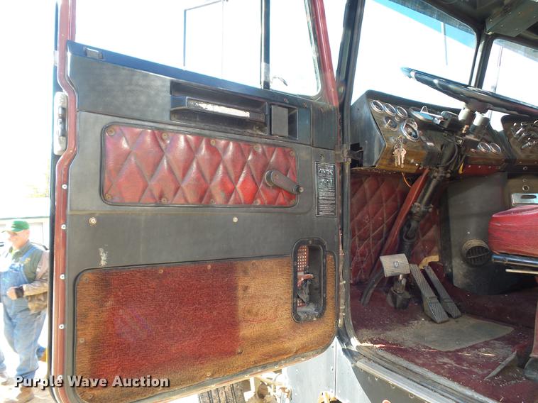 image for item BV9212 1981 Freightliner FLC dump truck