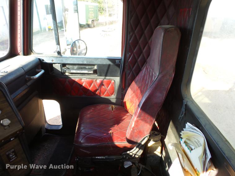 image for item BV9212 1981 Freightliner FLC dump truck