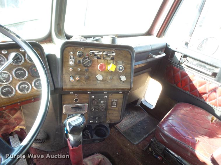 image for item BV9212 1981 Freightliner FLC dump truck