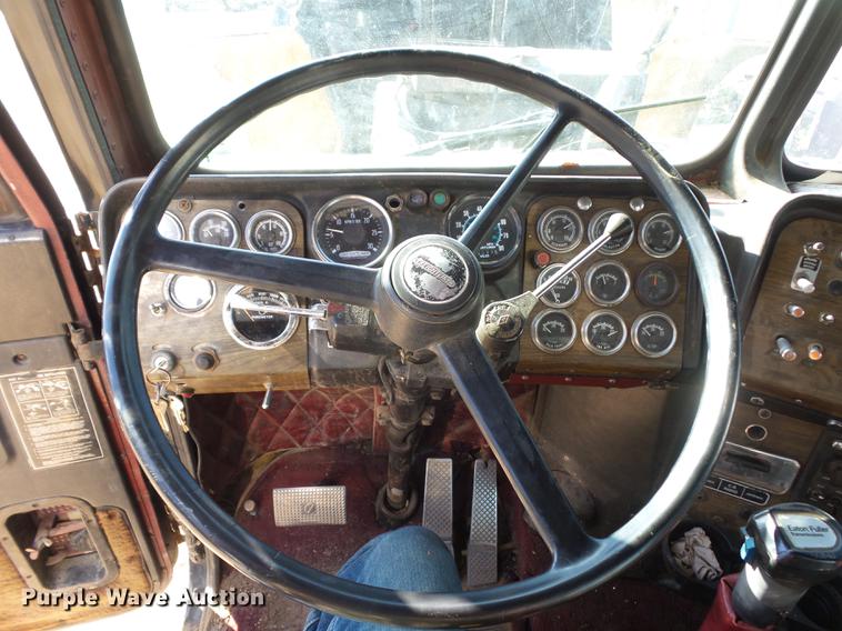 image for item BV9212 1981 Freightliner FLC dump truck