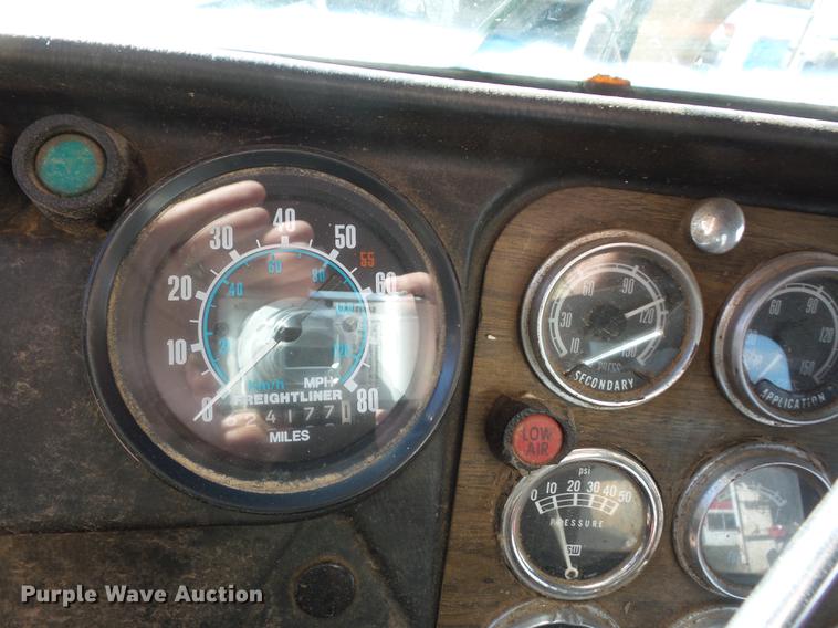 image for item BV9212 1981 Freightliner FLC dump truck