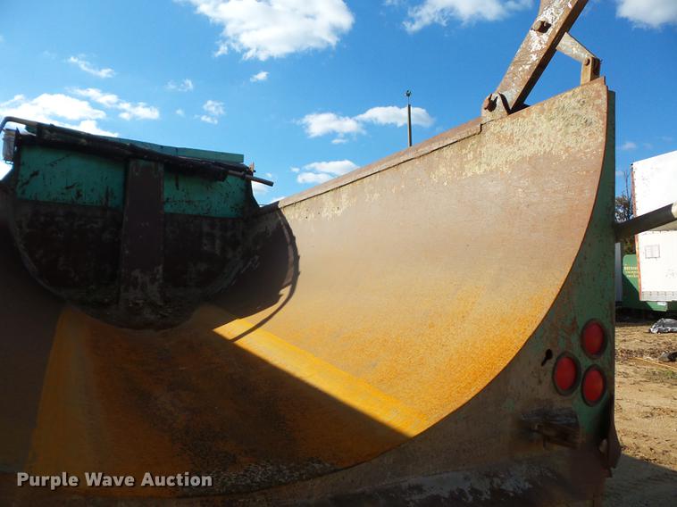 image for item BV9212 1981 Freightliner FLC dump truck