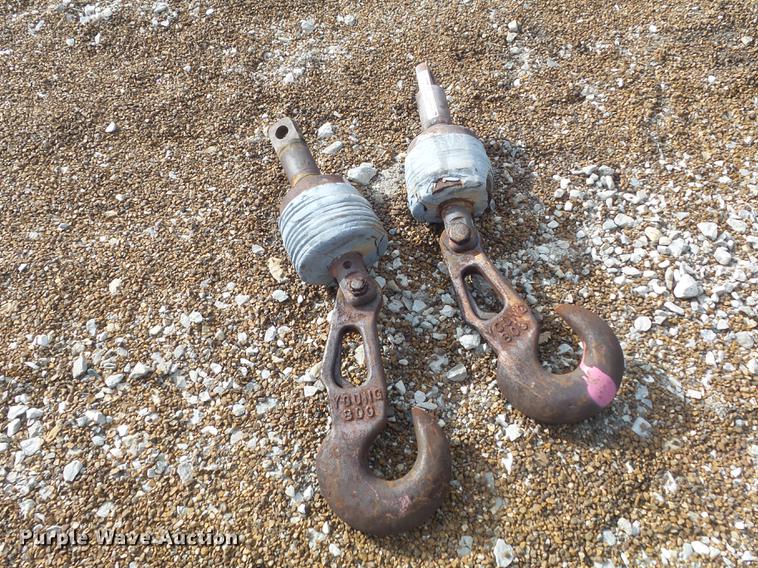 image for item CC9664 (2) Young 800 swivel hooks