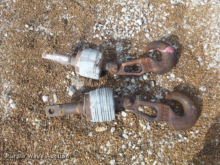 image for item CC9664 (2) Young 800 swivel hooks