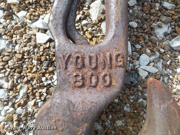 image for item CC9664 (2) Young 800 swivel hooks