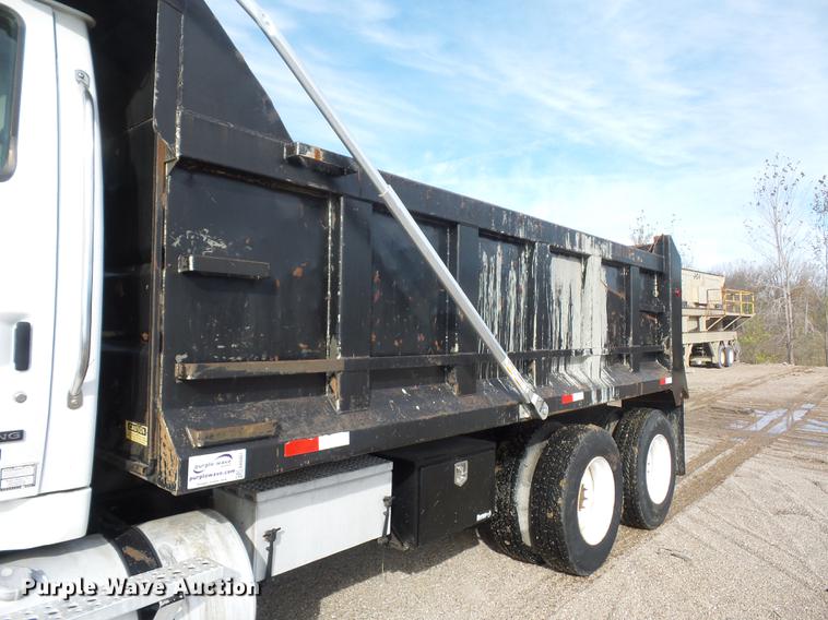 image for item DA0867 2005 Sterling A9500 dump truck