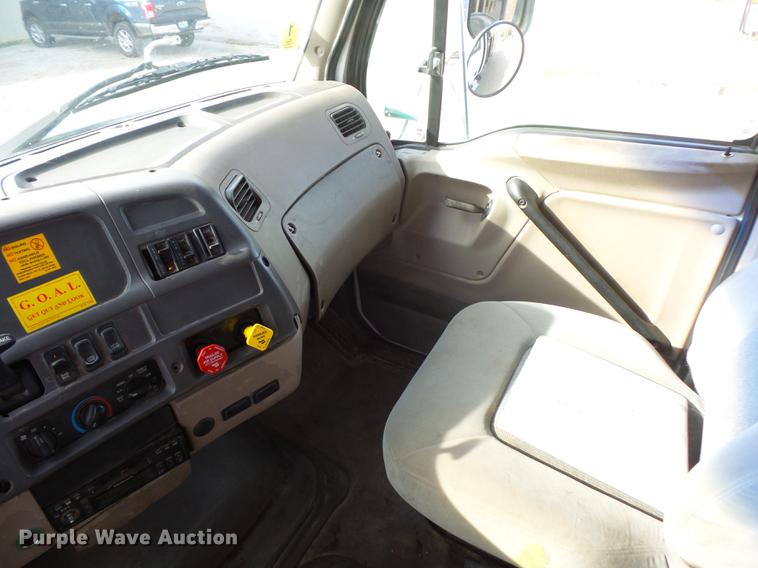 image for item DA0867 2005 Sterling A9500 dump truck