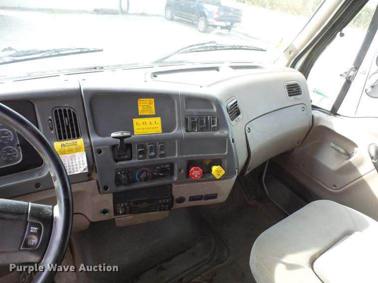 image for item DA0867 2005 Sterling A9500 dump truck