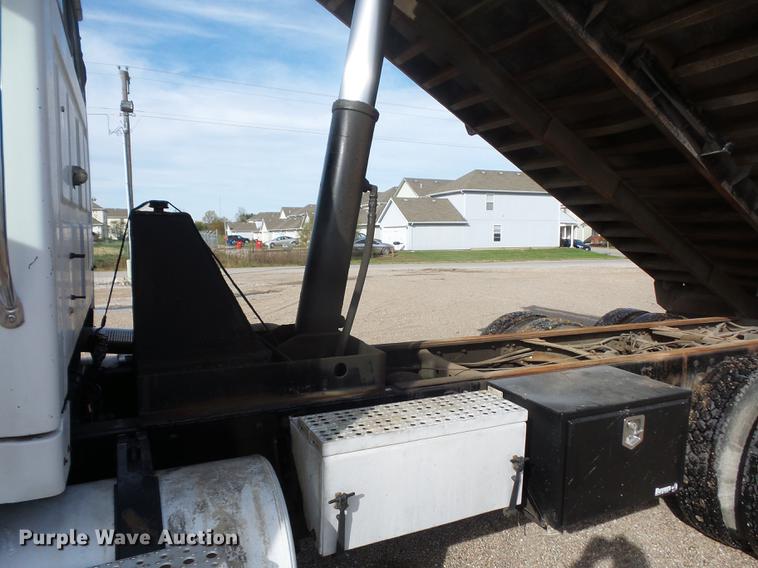 image for item DA0867 2005 Sterling A9500 dump truck