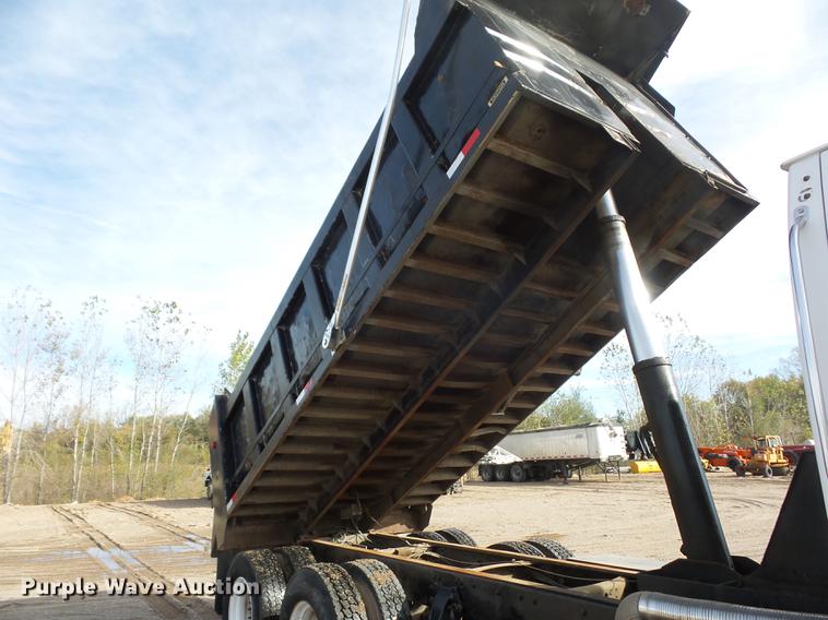 image for item DA0867 2005 Sterling A9500 dump truck