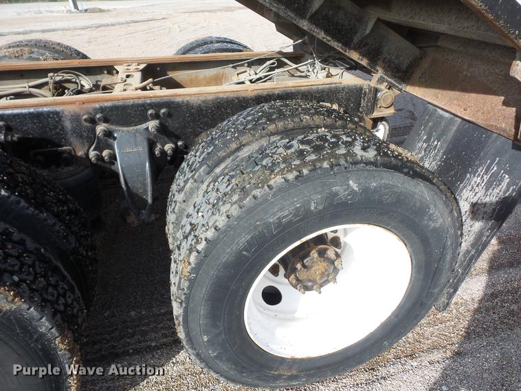 image for item DA0867 2005 Sterling A9500 dump truck