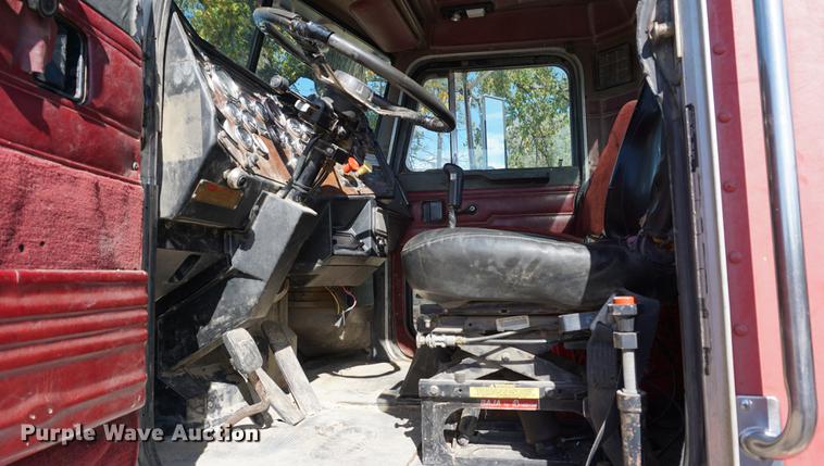 image for item DA1251 1990 Peterbilt 378 semi truck