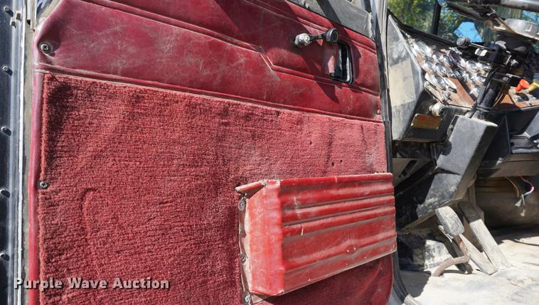 image for item DA1251 1990 Peterbilt 378 semi truck