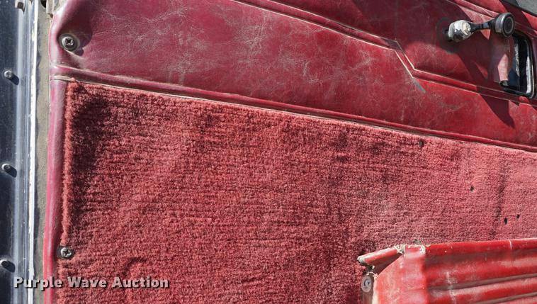 image for item DA1251 1990 Peterbilt 378 semi truck