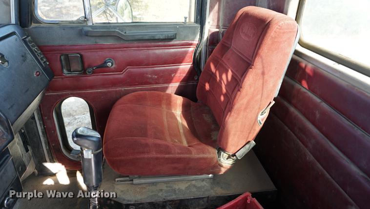 image for item DA1251 1990 Peterbilt 378 semi truck