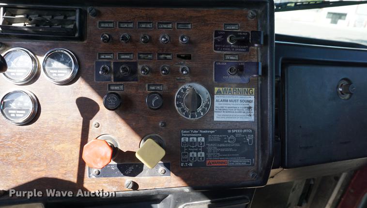 image for item DA1251 1990 Peterbilt 378 semi truck