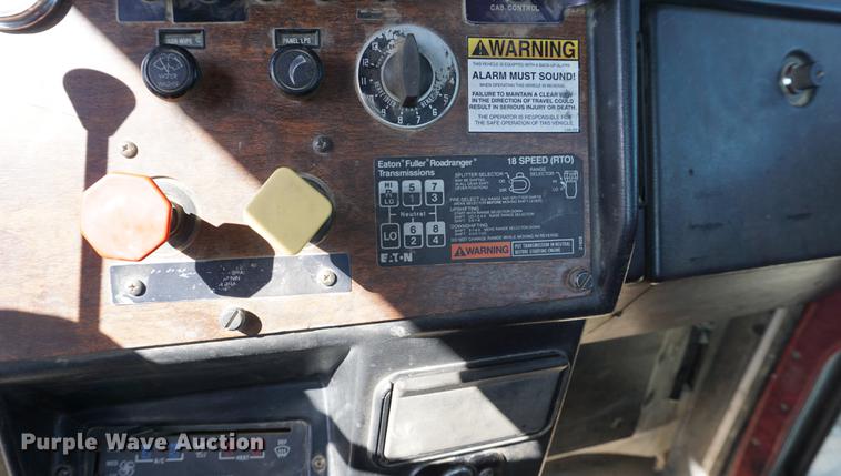 image for item DA1251 1990 Peterbilt 378 semi truck