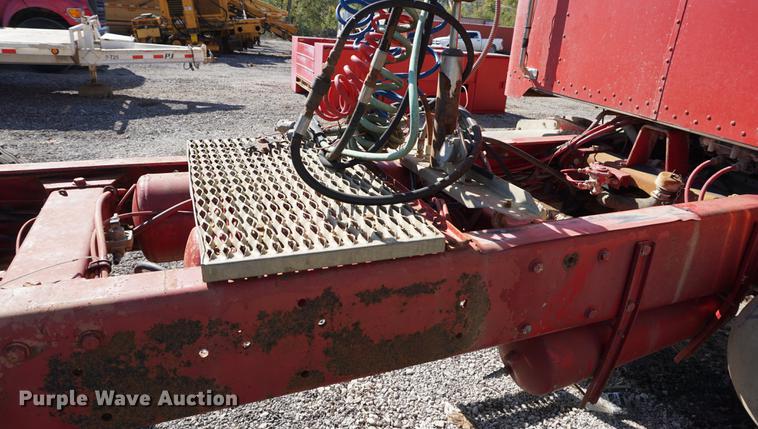 image for item DA1251 1990 Peterbilt 378 semi truck