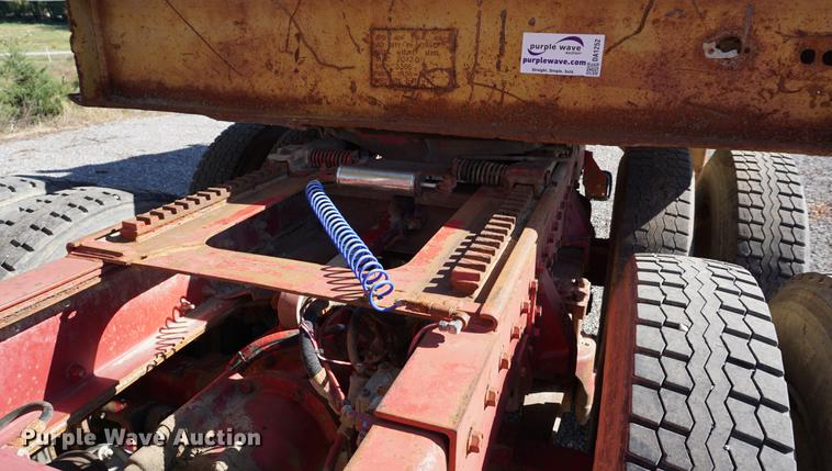 image for item DA1251 1990 Peterbilt 378 semi truck