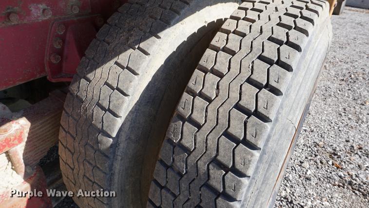 image for item DA1251 1990 Peterbilt 378 semi truck