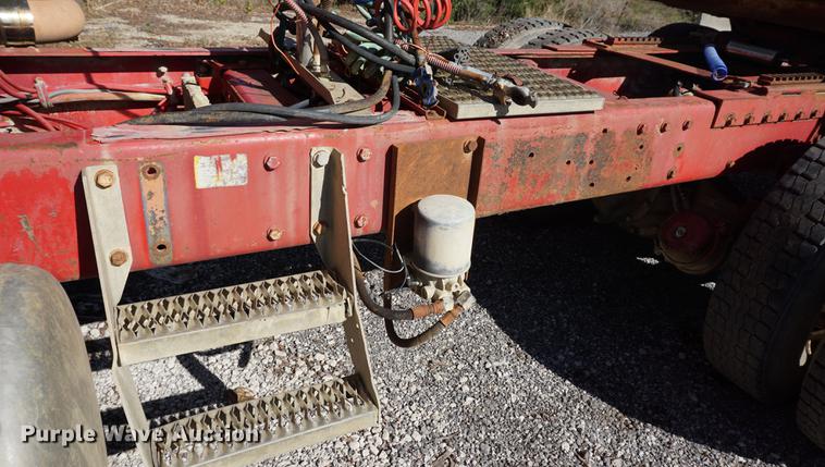 image for item DA1251 1990 Peterbilt 378 semi truck