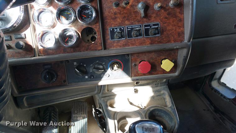 image for item DA1272 2003 Kenworth W900 dump truck