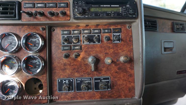 image for item DA1272 2003 Kenworth W900 dump truck