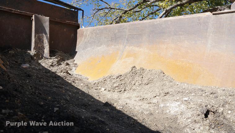 image for item DA1272 2003 Kenworth W900 dump truck