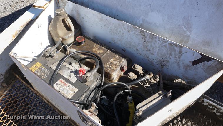 image for item DA1273 2010 PJ tilt deck equipment trailer