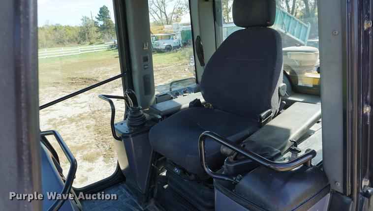 image for item DA1320 2004 Caterpillar 953C track loader