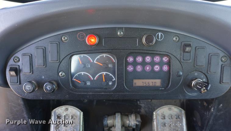 image for item DA1320 2004 Caterpillar 953C track loader