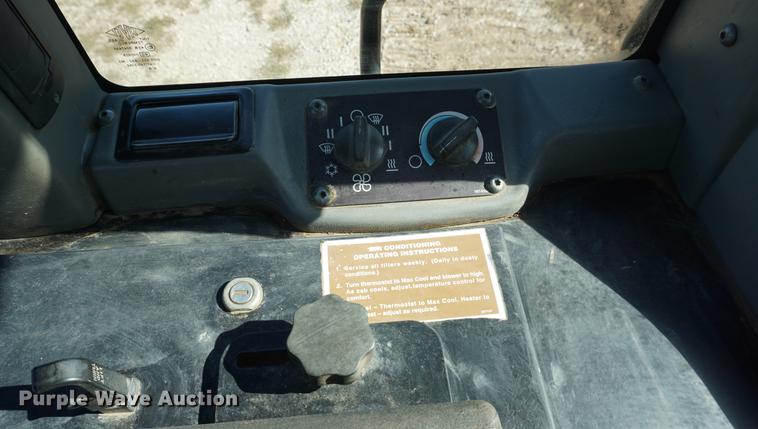 image for item DA1320 2004 Caterpillar 953C track loader