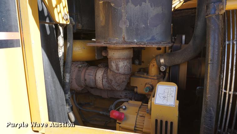 image for item DA1320 2004 Caterpillar 953C track loader