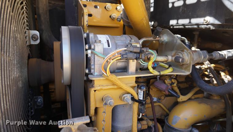 image for item DA1320 2004 Caterpillar 953C track loader