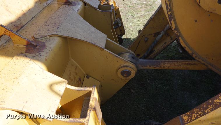 image for item DA1320 2004 Caterpillar 953C track loader