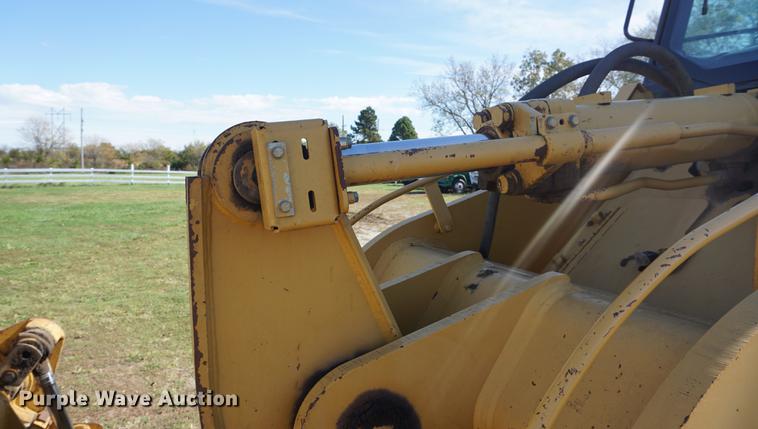 image for item DA1320 2004 Caterpillar 953C track loader