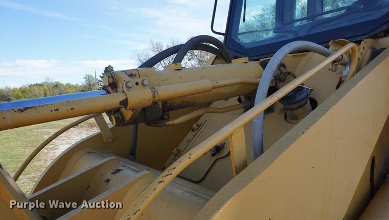 image for item DA1320 2004 Caterpillar 953C track loader