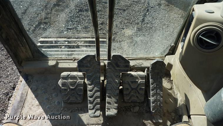 image for item DA1327 2005 Caterpillar 325CL excavator