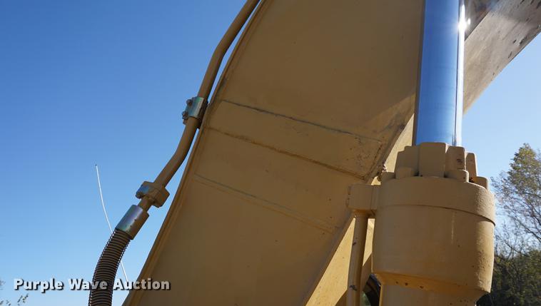 image for item DA1327 2005 Caterpillar 325CL excavator