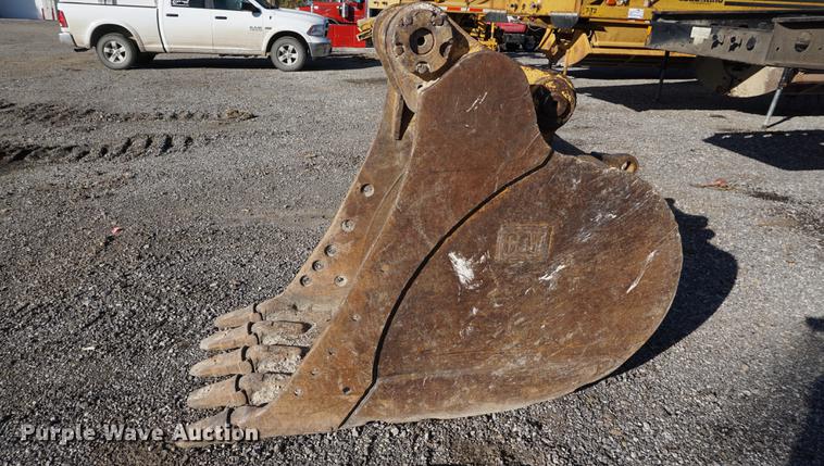 image for item DA1328 Caterpillar 36"W excavator bucket