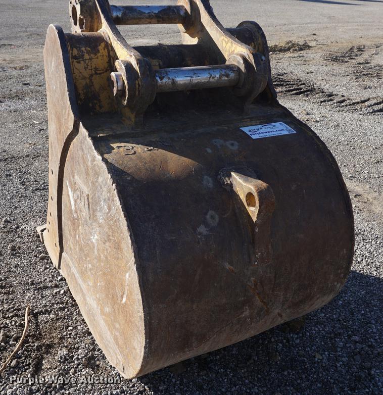 image for item DA1328 Caterpillar 36"W excavator bucket